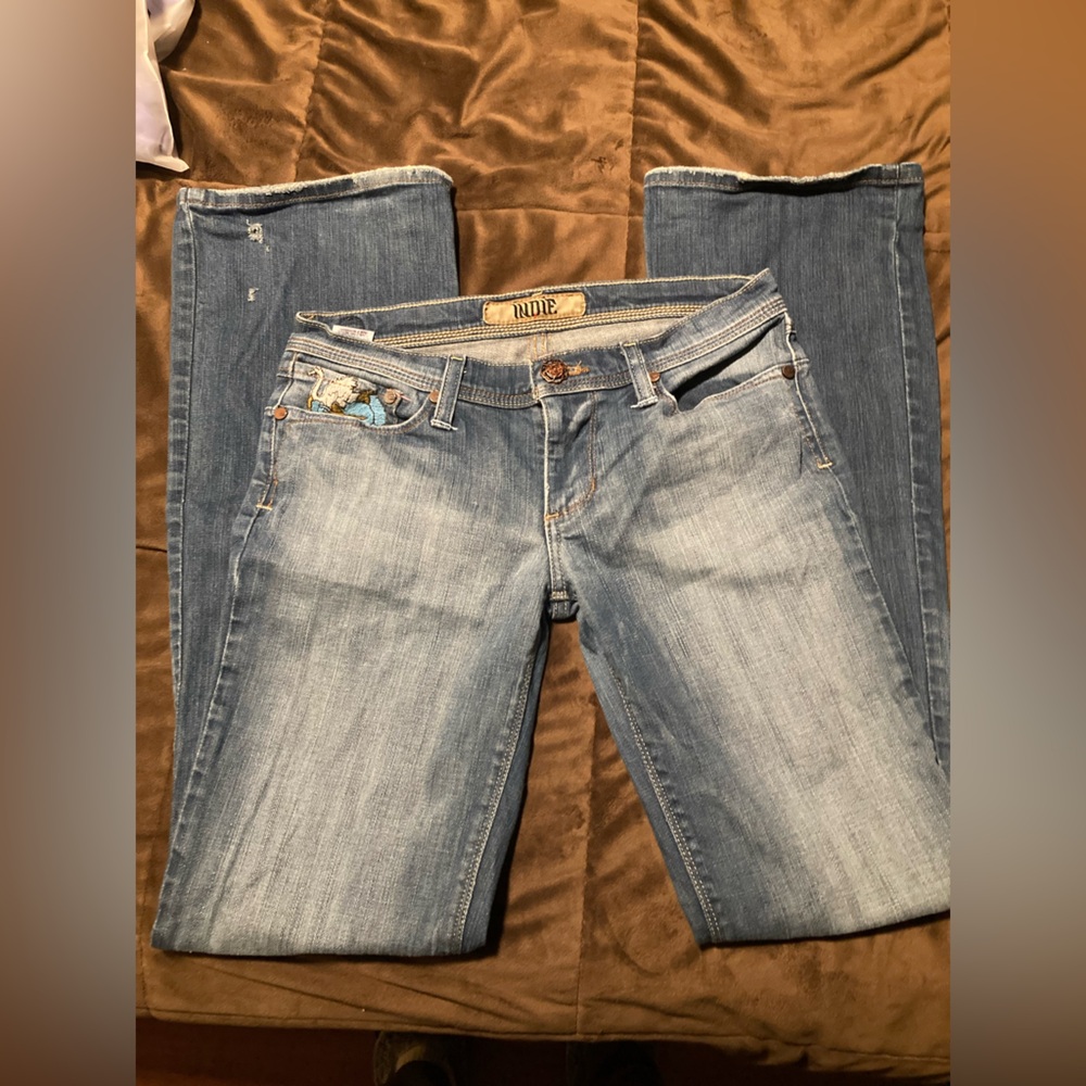 Indie brand, size 27, boho embroidered jeans with swan, cute and comfortable
